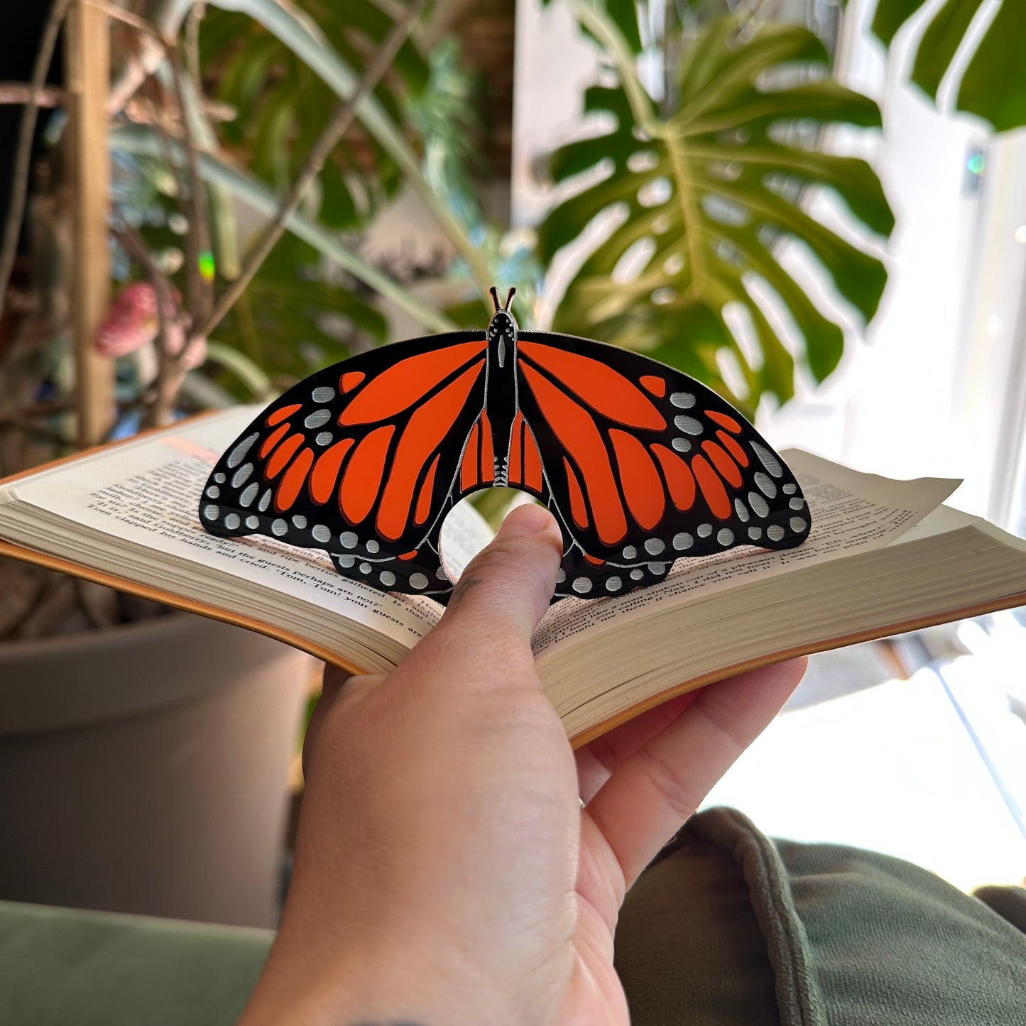 Monarch butterfly page holder